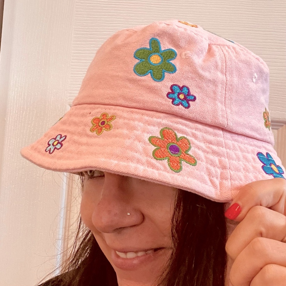 Daisy Bucket Hat NWOT one size